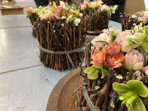Seminar Weinrebenbündel mit Blumenfüllung – Bild 3